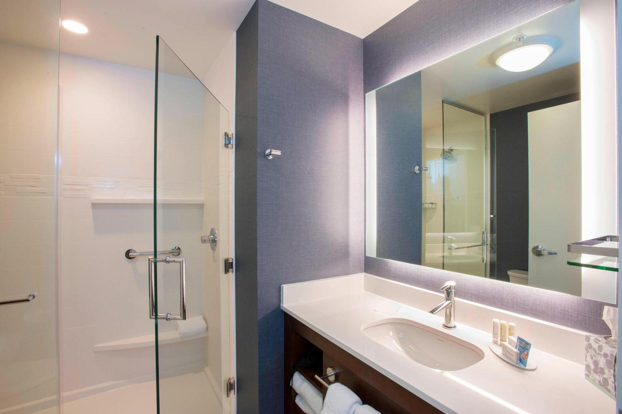 Hotel By Marriott Midtown/rookwood 3*