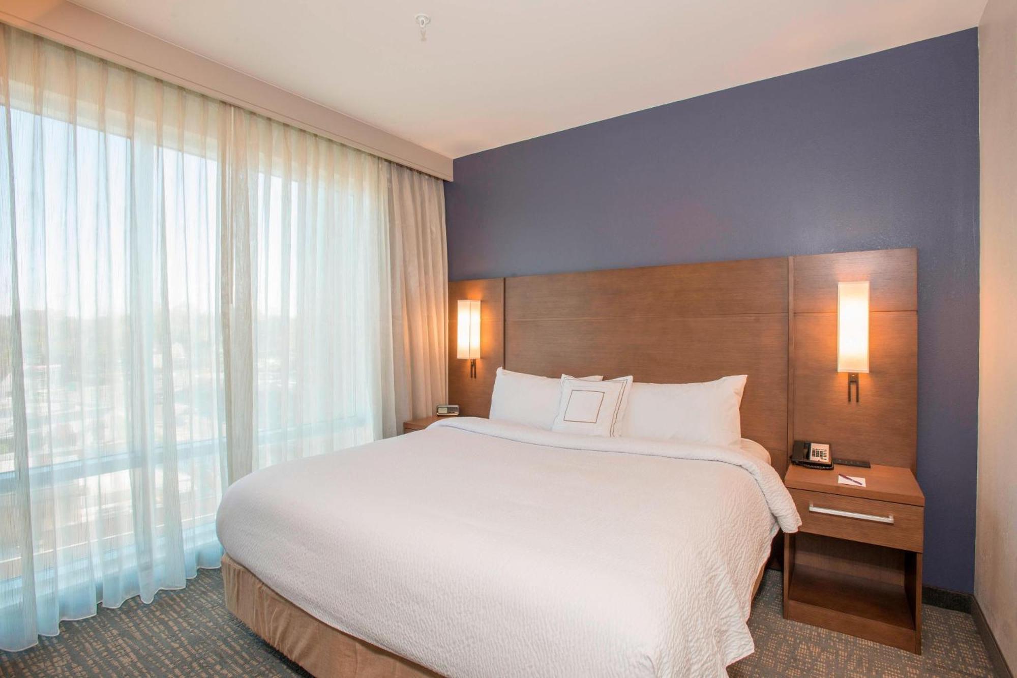 Hotel By Marriott Midtown/rookwood 3*